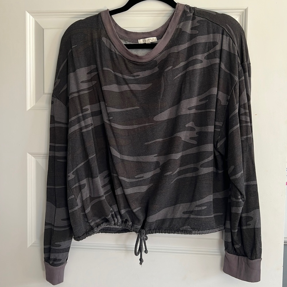 Z Supply, light sweatshirt, grey/ black camo